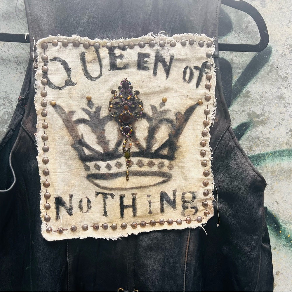 QUEEN of NOTHING Leather Battle Vest Fantasy Paranormal Holly Black - Picture 3 of 16